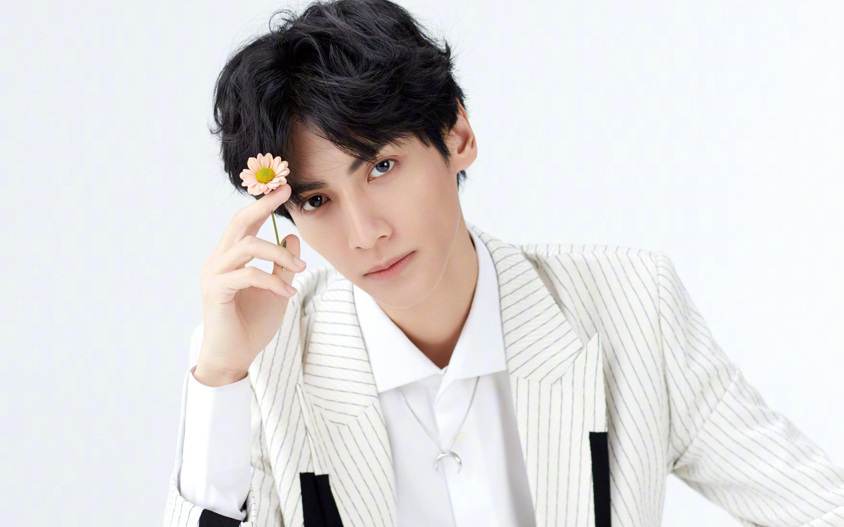 AYX SPORTS-《电竞海外传播：国内战队走向国际舞台》，对比国外电竞发展,中国电竞未来的发展趋势是什么