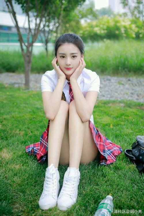 网球名将参加慈善赛事,助力贫困地区青少年,网球协会会长