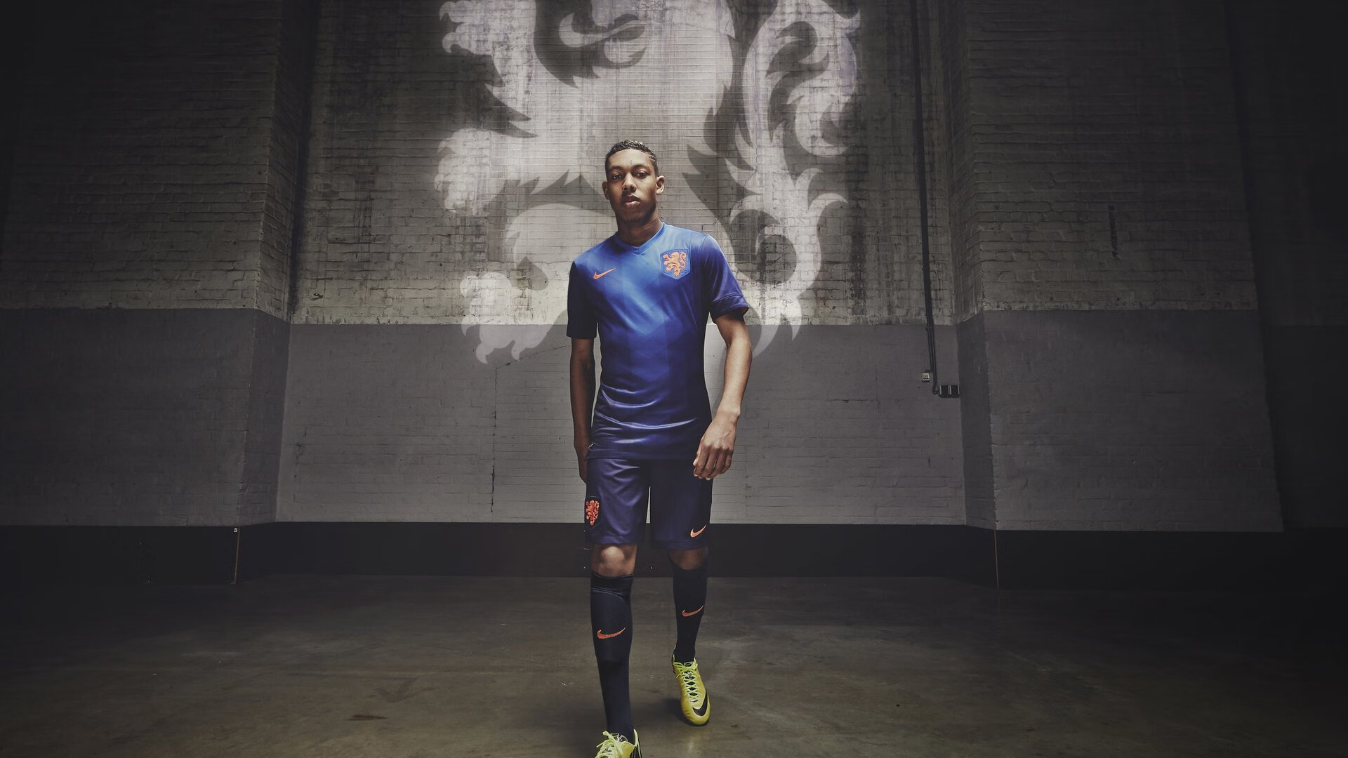 爱游戏电竞官网-蒂莱曼斯在对阵英格兰的友谊赛中梅开二度，最终2-2战平。，蒂莱曼斯 转会