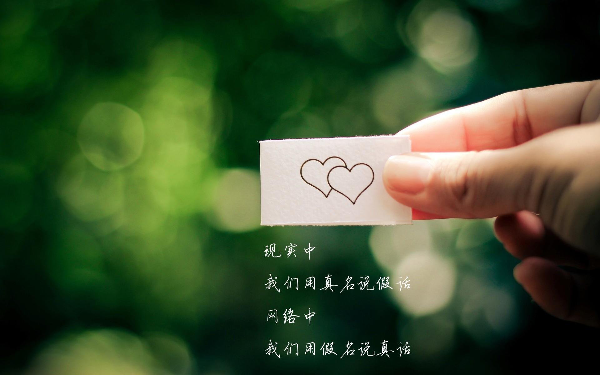 爱游戏综合娱乐-成年人足球联赛激战正酣，全民运动热潮，成人足球标准尺寸