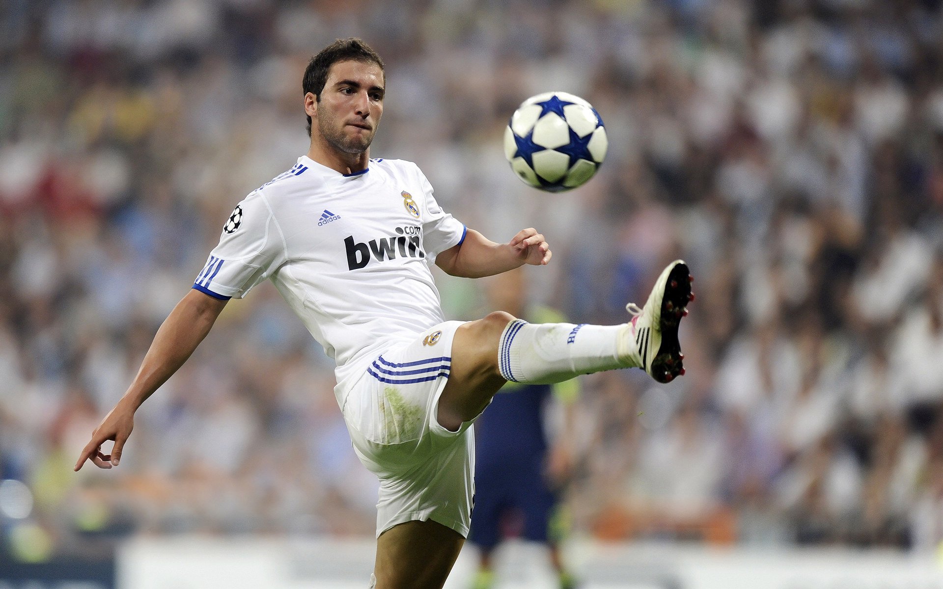 爱游戏ayx-英超球员品牌代言对球队商业影响力评估，英超球衣赞助商排名